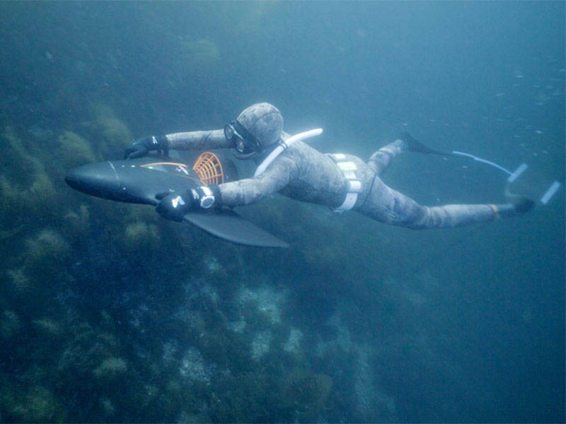 دراجة تمنحك تجربة التنزه بفخامة تحت الماء... AquaJet Dive